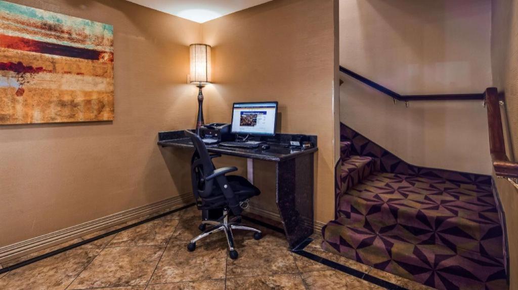 Best Western Manhattan Inn מראה חיצוני תמונה