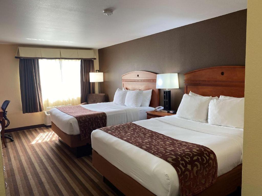 Best Western Manhattan Inn מראה חיצוני תמונה