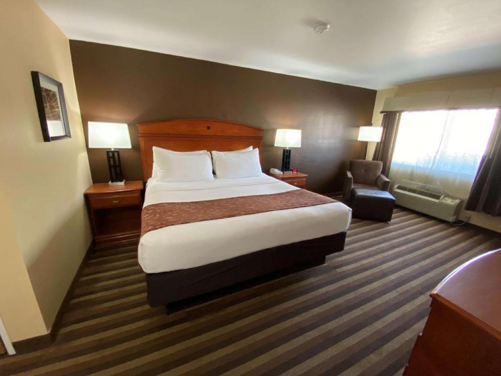 Best Western Manhattan Inn מראה חיצוני תמונה